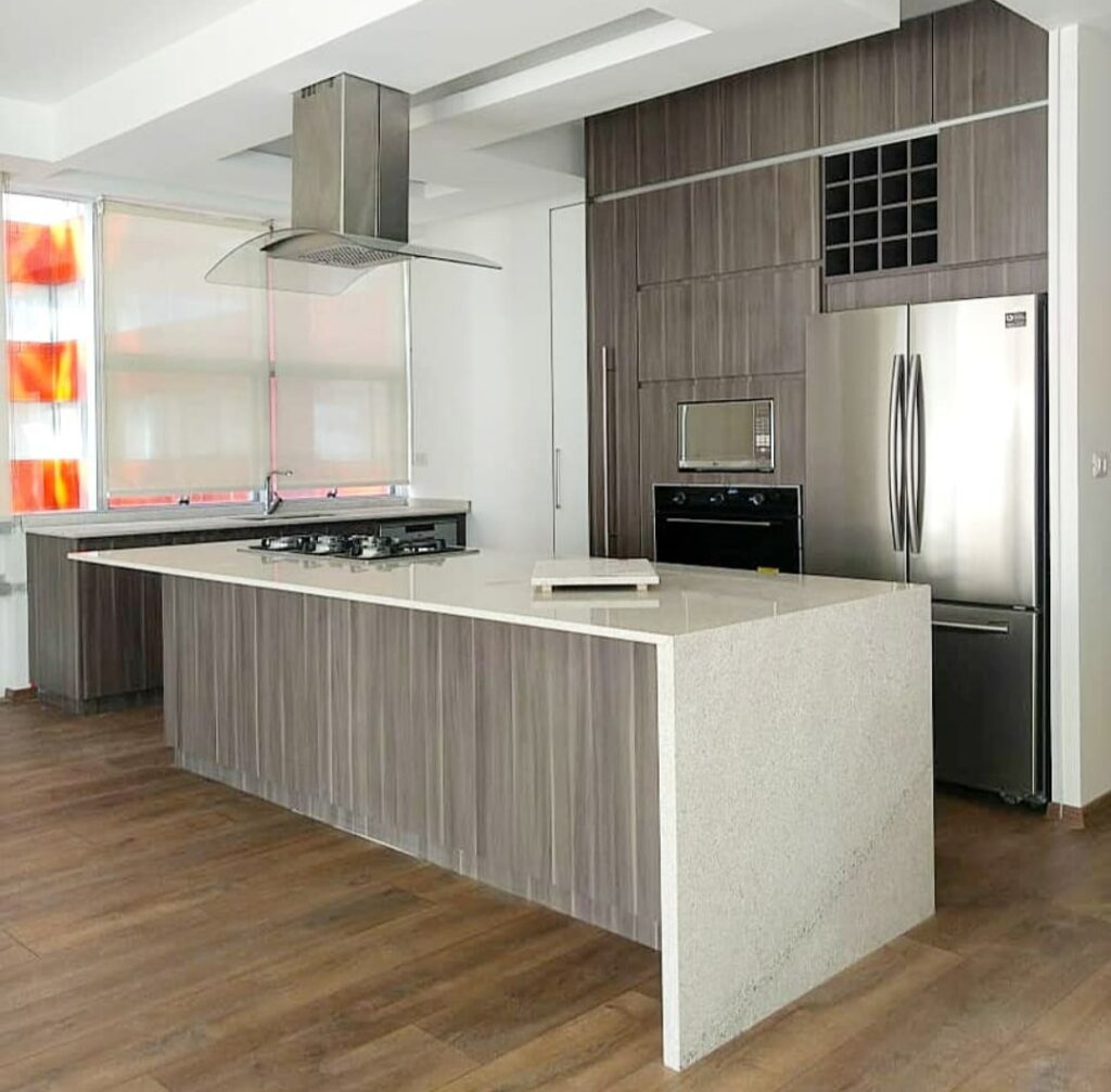 cocina grande, cocina moderna, diseño de interiores, cocina integral, cocina grande,